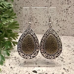 Hammered accent two tone earrings